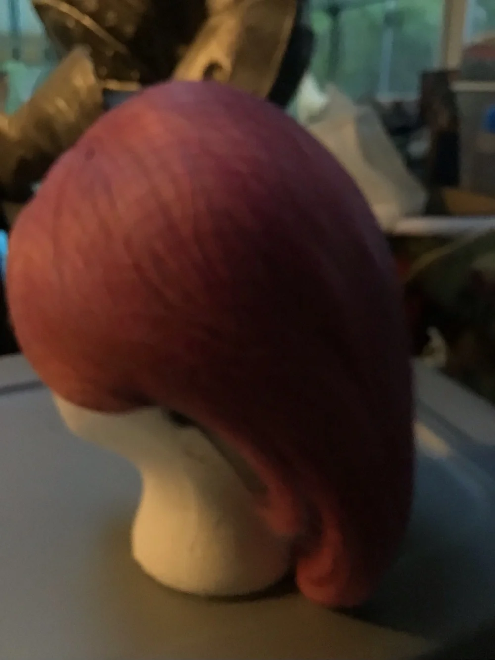 Women's Short Side-Swept Pink Wig - Unbranded new